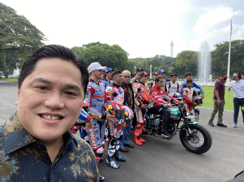 Erick Thohir salah kostum