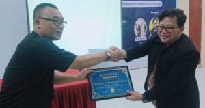 B. J Pasaribu & Wakil Rektor Universitas Panca Sakti yang juga sebagai Dosen Pengampu, Dr. Supriyadi S. T .P, M.Pd./Ist